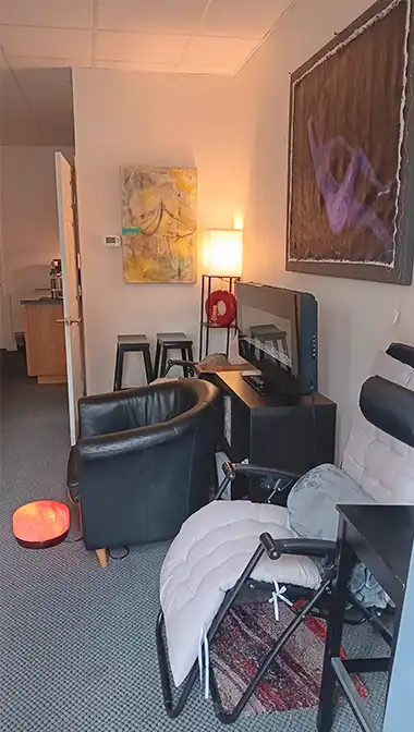 Step into our FROH Spa lounge to set your stuff.